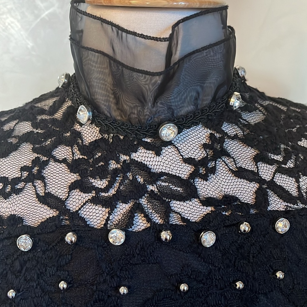 Kiuyafashion Black Lace Top w/Sheer Stand up collar & Rhinestone Details Size M - Picture 7 of 17